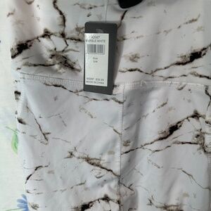 Marble white work out shorts s/m nwt